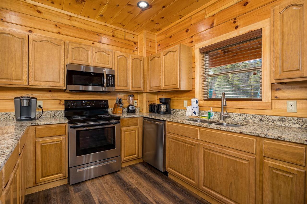5Bd5B Escape Cabin With 2 Hottubs, Thtr &Game Rm,1Mi To The Parkway! 4Mi To Dollywood - Spring Deal Pigeon Forge Kültér fotó