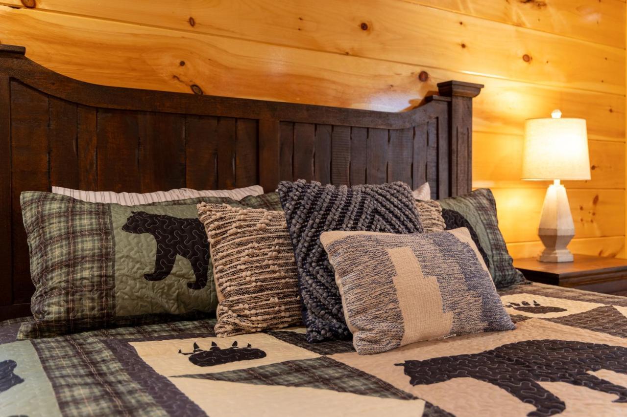 5Bd5B Escape Cabin With 2 Hottubs, Thtr &Game Rm,1Mi To The Parkway! 4Mi To Dollywood - Spring Deal Pigeon Forge Kültér fotó