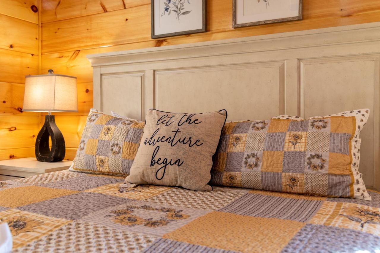 5Bd5B Escape Cabin With 2 Hottubs, Thtr &Game Rm,1Mi To The Parkway! 4Mi To Dollywood - Spring Deal Pigeon Forge Kültér fotó