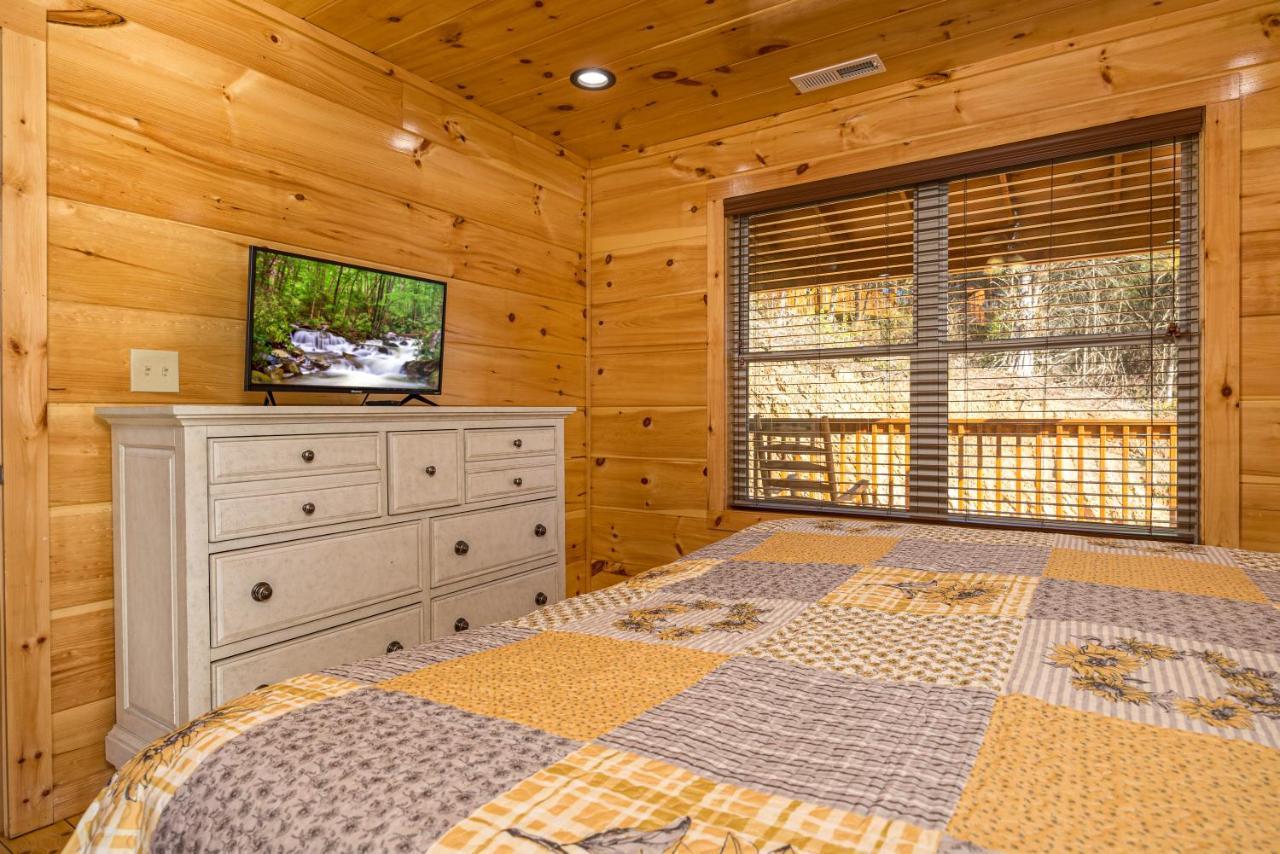 5Bd5B Escape Cabin With 2 Hottubs, Thtr &Game Rm,1Mi To The Parkway! 4Mi To Dollywood - Spring Deal Pigeon Forge Kültér fotó