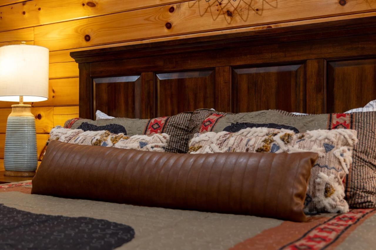 5Bd5B Escape Cabin With 2 Hottubs, Thtr &Game Rm,1Mi To The Parkway! 4Mi To Dollywood - Spring Deal Pigeon Forge Kültér fotó