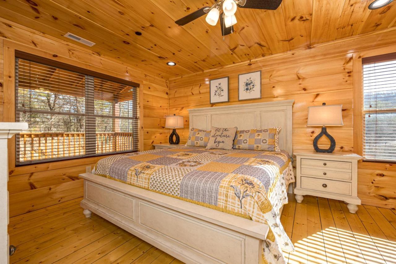 5Bd5B Escape Cabin With 2 Hottubs, Thtr &Game Rm,1Mi To The Parkway! 4Mi To Dollywood - Spring Deal Pigeon Forge Kültér fotó